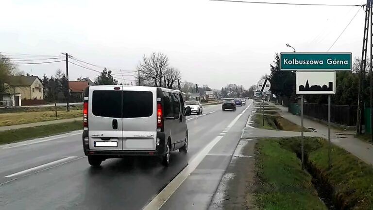 Tragikomedia w Kolbuszowej Górnej. Po pijanemu wezwała policję zamiast karetki do… zdrowego 66-latka