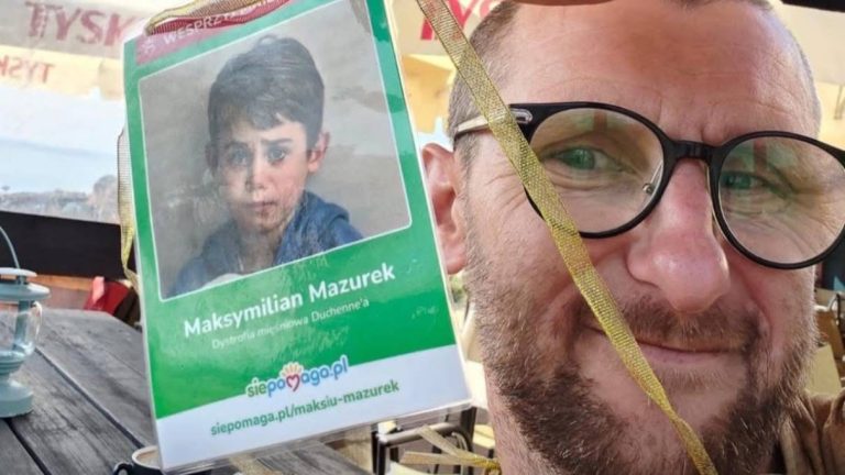 Wojciech Wilk z Huraganu Przedbórz ruszył w Maraton Północ–Południe. Jedzie dla małego Maksa