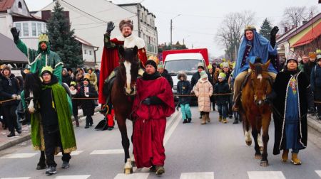 Tłumy kolbuszowian, barwny pochód i wyjątkowa atmosfera. Za nami Orszak Trzech Króli 2026 Tłumy kolbuszowian, barwny pochód i wyjątkowa atmosfera. Za nami Orszak Trzech Króli 2026 - zdjęcie główne.