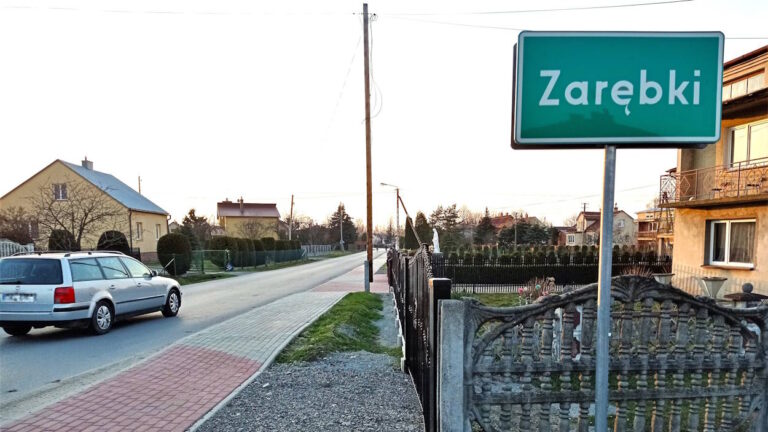 Progi zwalniające w Zarębkach coraz bliżej. Mieszkańcy od dawna alarmowali o niebezpiecznym skrzyżowaniu Progi zwalniające w Zarębkach coraz bliżej. Mieszkańcy od dawna alarmowali o niebezpiecznym skrzyżowaniu
